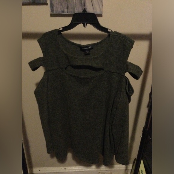 Ashley Stewart cold shoulder long sleeves sweater size 22/24 - Picture 2 of 4